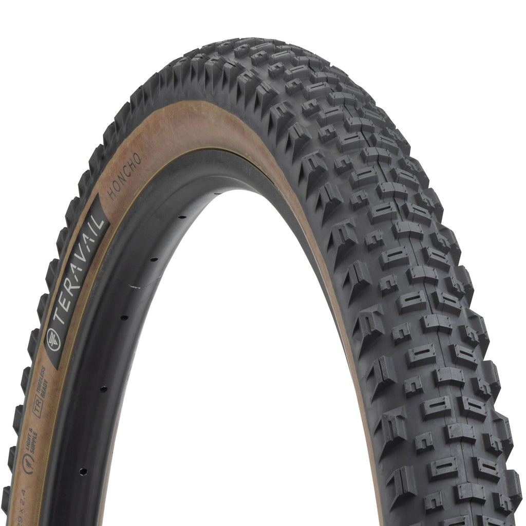 Teravail HONCHO Pneu black/tanwall 27.5"x2.4" 25-45 PSI Léger et souple